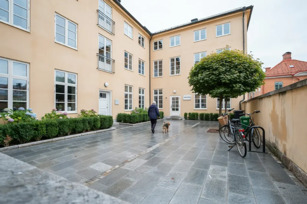 stenl ggning av innerg rd hos bostadsr ttsf rening i limhamn malm